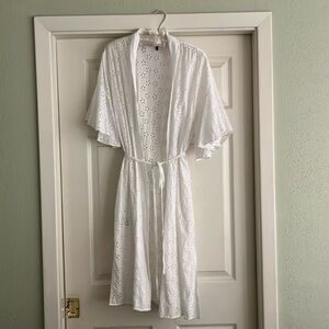 BCBGMAXAZRIA Floral Eyelet Cotton Wrap Kimono. XS/S Beach Cover Up